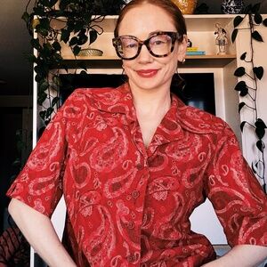 1980s Red Paisley Button Down Short Sleeve Top